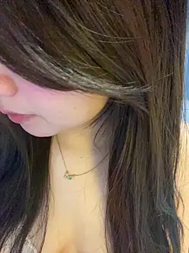 Snapshot of Hotellinh12 chatting on November 18, 3:27 pm Hotellinh12 online show from November 18, 3:27 pm