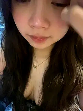 Snapshot of Hotellinh12 chatting on November 23, 4:29 pm Hotellinh12 online show from November 23, 4:29 pm