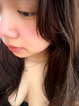 Snapshot of Hotellinh12 chatting on November 24, 7:41 am Hotellinh12 online show from November 24, 7:41 am