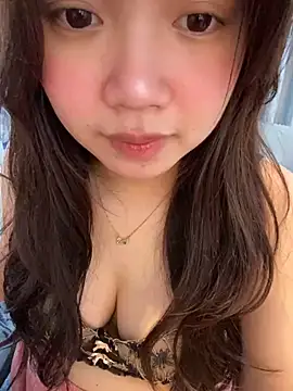 Snapshot of Hotellinh12 chatting on November 27, 6:59 am Hotellinh12 online show from November 27, 6:59 am