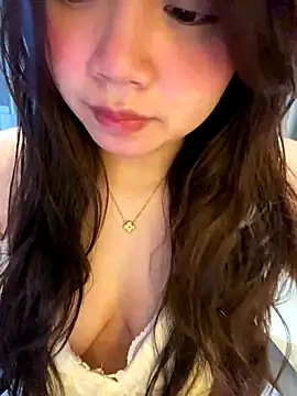 Snapshot of Hotellinh12 chatting on December 15, 4:22 pm Hotellinh12 online show from December 15, 4:22 pm