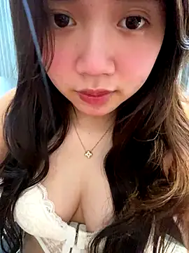 Snapshot of Hotellinh12 chatting on December 17, 4:51 am Hotellinh12 online show from December 17, 4:51 am