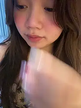 Snapshot of Hotellinh12 chatting on December 20, 10:55 am Hotellinh12 online show from December 20, 10:55 am