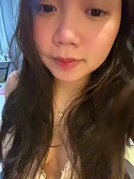 Snapshot of Hotellinh12 chatting on January 7, 4:09 pm Hotellinh12 online show from January 7, 4:09 pm