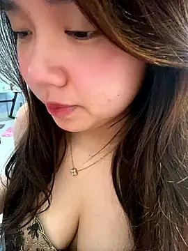 Snapshot of Hotellinh12 chatting on January 8, 6:05 am Hotellinh12 online show from January 8, 6:05 am