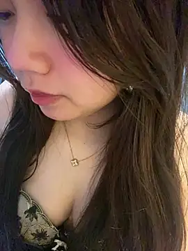 Snapshot of Hotellinh12 chatting on January 11, 4:45 pm Hotellinh12 online show from January 11, 4:45 pm