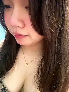 Snapshot of Hotellinh12 chatting on January 13, 5:57 am Hotellinh12 online show from January 13, 5:57 am