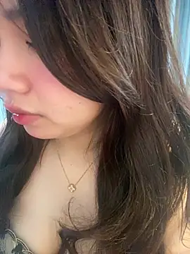 Snapshot of Hotellinh12 chatting on January 14, 5:02 am Hotellinh12 online show from January 14, 5:02 am