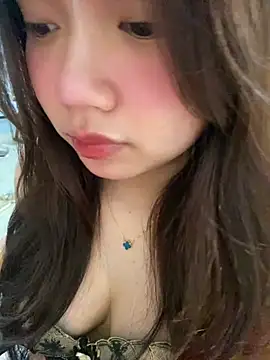 Snapshot of Hotellinh12 chatting on January 18, 7:23 am Hotellinh12 online show from January 18, 7:23 am