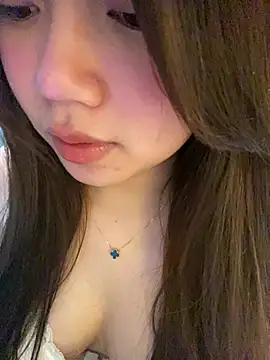 Snapshot of Hotellinh12 chatting on February 2, 1:54 pm Hotellinh12 online show from February 2, 1:54 pm