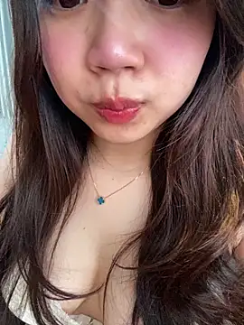 Snapshot of Hotellinh12 chatting on February 8, 7:34 am Hotellinh12 online show from February 8, 7:34 am