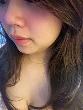 Snapshot of Hotellinh12 chatting on February 12, 4:02 pm Hotellinh12 online show from February 12, 4:02 pm