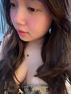 Snapshot of Hotellinh12 chatting on March 10, 7:02 am Hotellinh12 online show from March 10, 7:02 am