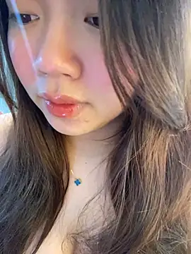 Snapshot of Hotellinh12 chatting on March 15, 7:25 am Hotellinh12 online show from March 15, 7:25 am