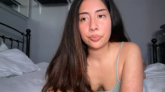 Snapshot of LorenaAnderson chatting on May 24, 11:37 am LorenaAnderson online show from May 24, 11:37 am