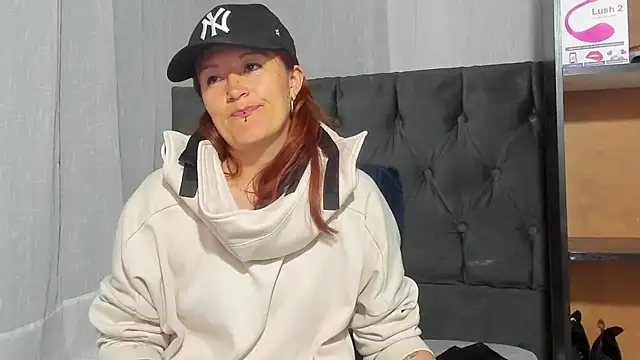 amberr34 online show from March 5, 2:57 am