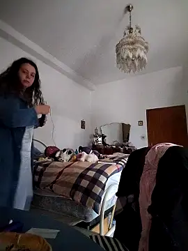 AliceBehind online show from March 18, 11:35 am