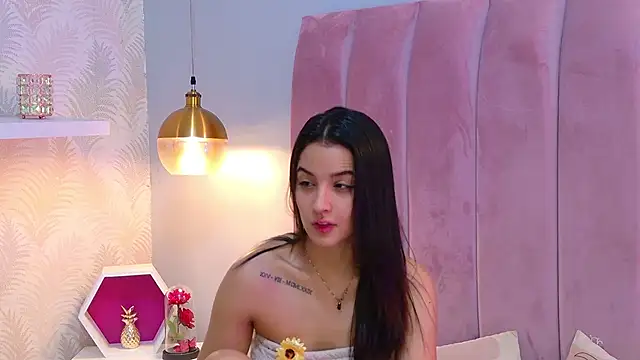 Snapshot of LeenaBrown chatting on June 3, 12:41 pm LeenaBrown online show from June 3, 12:41 pm