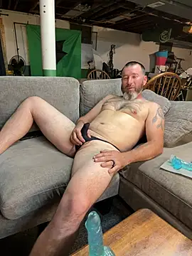 Snapshot of bongripingclitlicker chatting on April 16, 3:40 am bongripingclitlicker online show from April 16, 3:40 am