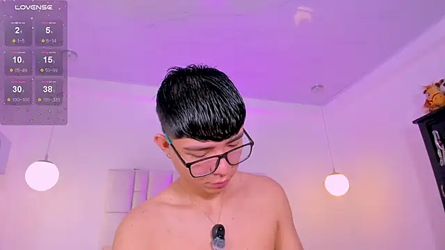 Snapshot of CodyTwink chatting on May 16, 4:17 pm CodyTwink online show from May 16, 4:17 pm