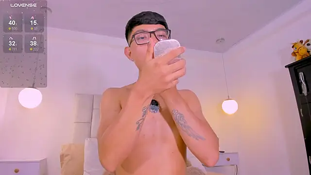 Snapshot of CodyTwink chatting on May 27, 9:23 pm CodyTwink online show from May 27, 9:23 pm