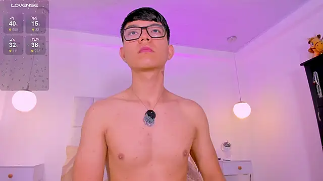 Snapshot of CodyTwink chatting on June 1, 3:47 pm CodyTwink online show from June 1, 3:47 pm