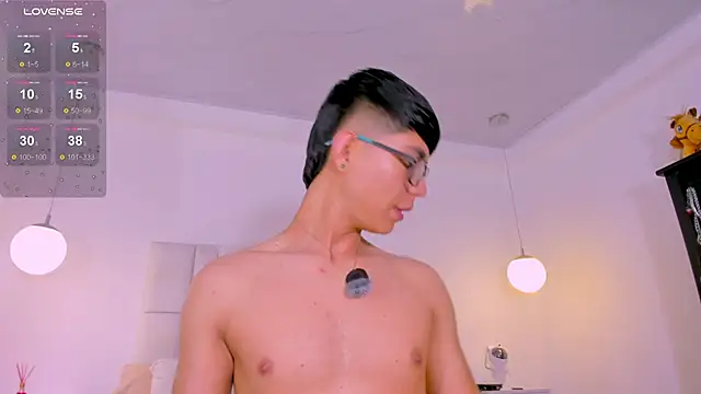Snapshot of CodyTwink chatting on June 7, 10:35 pm CodyTwink online show from June 7, 10:35 pm