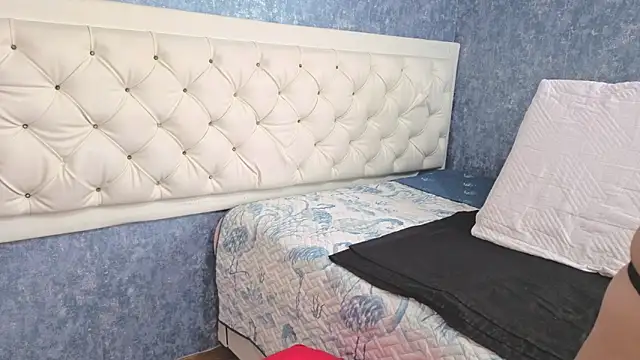 bianca milfsexy online show from February 7, 8:01 pm