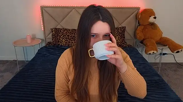 MagicPeachh  online show from April 27, 5:49 am