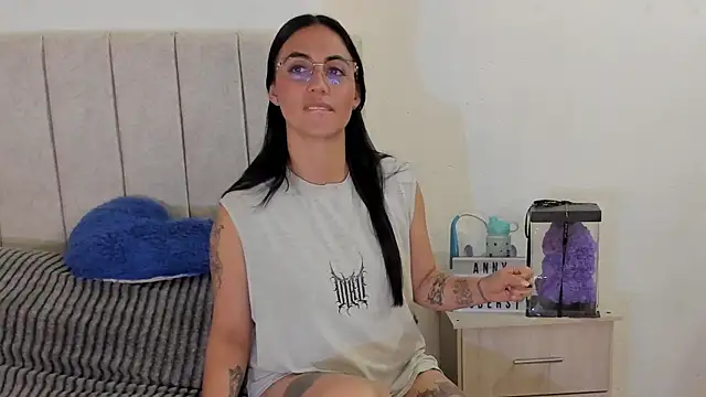 anny roberts online show from June 18, 1:26 pm