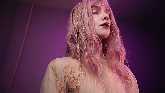 ginger hugs online show from March 9, 10:14 pm