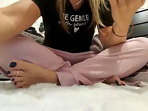 sweethotmilf888 online show from March 4, 8:16 pm