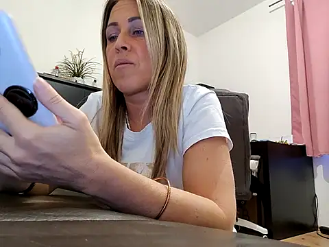 sweethotmilf888 online show from March 18, 5:10 pm