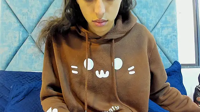 FreyaMoller online show from January 10, 1:13 pm