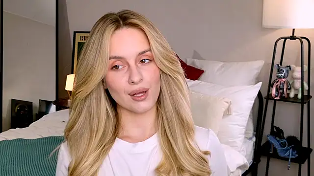 RozzitaBedberry online show from October 17, 1:14 pm