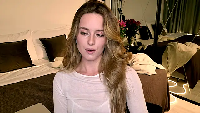 RozzitaBedberry online show from April 24, 3:36 pm