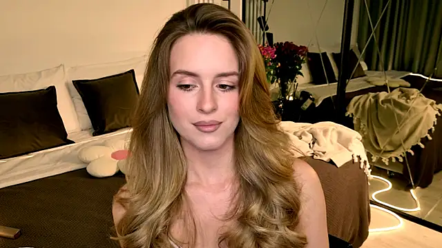 RozzitaBedberry online show from April 25, 2:03 pm