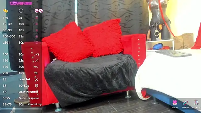 LiaTaylorr online show from December 31, 6:13 pm