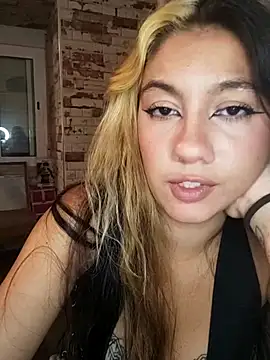 Snapshot of blvckbabyweed07 chatting on April 4, 11:57 pm blvckbabyweed07 online show from April 4, 11:57 pm