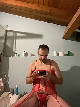 Snapshot of voglioso97 chatting on February 11, 12:43 pm voglioso97 online show from February 11, 12:43 pm