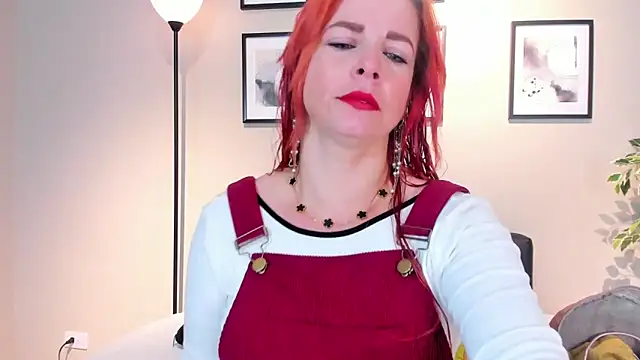 Snapshot of HannaBrave chatting on March 12, 7:31 pm HannaBrave online show from March 12, 7:31 pm