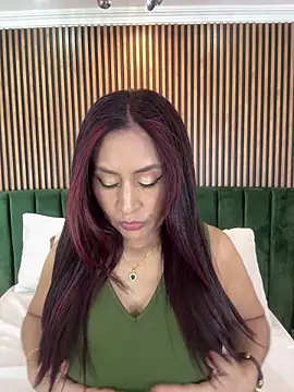 MonicaMoret online show from April 18, 12:20 pm