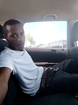 Snapshot of bobzerr chatting on February 10, 10:30 am bobzerr online show from February 10, 10:30 am