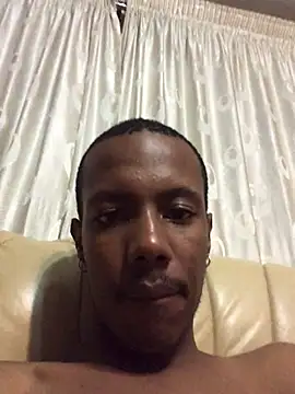 Snapshot of bobzerr chatting on February 11, 8:47 pm bobzerr online show from February 11, 8:47 pm