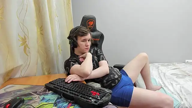 iliaskrislove online show from April 9, 6:24 pm