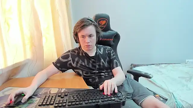 iliaskrislove online show from April 17, 10:07 am