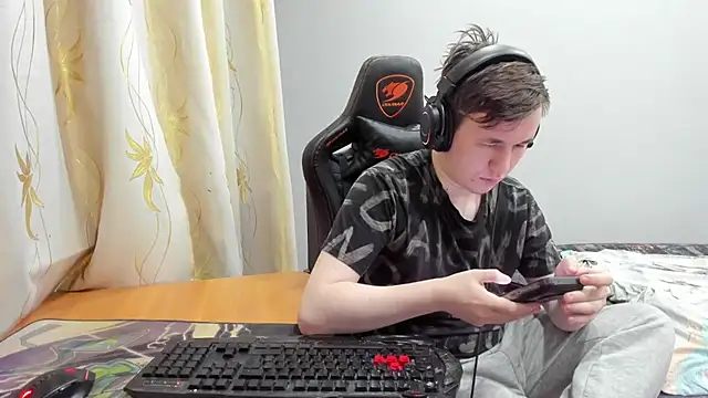 Snapshot of iliaskrislove chatting on June 12, 9:03 pm iliaskrislove online show from June 12, 9:03 pm
