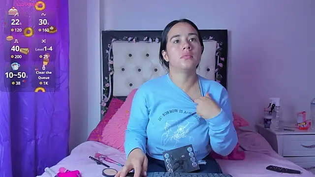 Snapshot of Veeronica_Smith chatting on February 14, 1:29 pm Veeronica Smith online show from February 14, 1:29 pm