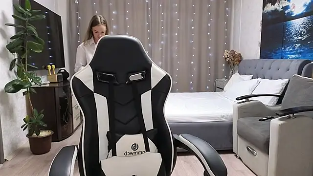 Snapshot of Strip-Lady chatting on February 20, 1:33 pm Strip-Lady online show from February 20, 1:33 pm