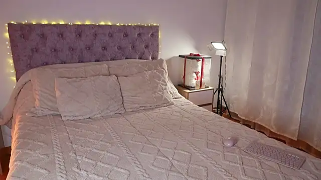 samantha evans2 online show from April 7, 2:45 am